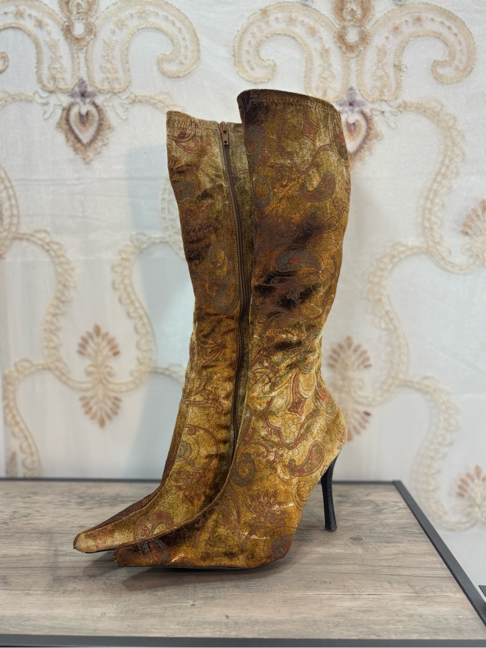 ✨Vintage Y2K Bohemian Gold Paisley Boots✨